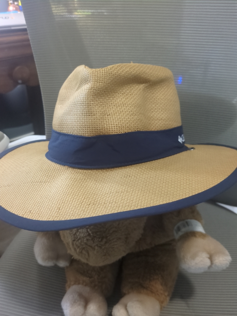 Columbia Men's Wide Brim Straw Sun Hat with Navy Band - Classic Tan
